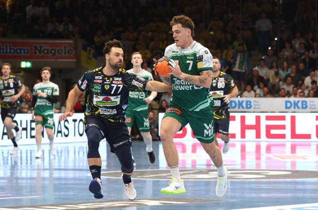 23.04.2026, Deutschland, Göppingen, Handball DAIKIN HBL Bundesliga, FRISCH AUF! Göppingen vs. Rhein-Neckar Löwen, v.l. Dani Baijens (RNL), Victor Klöve (FAG)