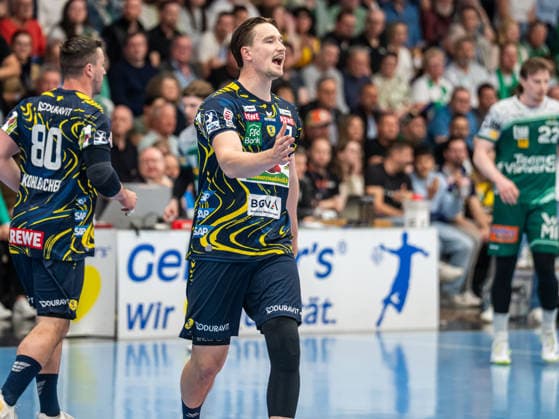 Robert Timmermeister (Rhein-Neckar Loewen, 07) gibt seiner Mannschaft Anweisungen, Frisch Auf Goeppingen vs. Rhein-Neckar Loewen, Handball, 1. Bundesliga, Herren, Spielzeit 2025 2026, 23.04.2026, Frisch Auf Goeppingen vs. Rhein-Neckar Loewen, Handball, 1. Bundesliga, Herren, Spielzeit 2025 2026, 23.04.2026 Goeppingen Copyright: xEibner-Pressefoto MichaelxSchmidx EP_MST