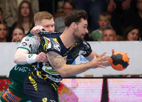 23.04.2026, Deutschland, Göppingen, Handball DAIKIN HBL Bundesliga, FRISCH AUF! Göppingen vs. Rhein-Neckar Löwen, v.l. Ymir Örn Gislason (FAG), Dani Baijens (RNL)
