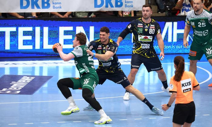 23.04.2026, Deutschland, Göppingen, Handball DAIKIN HBL Bundesliga, FRISCH AUF! Göppingen vs. Rhein-Neckar Löwen, v.l. Erik Persson (FAG), Sebastian Heymann (FAG)