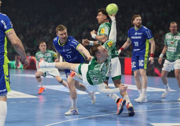 GER HBL Saison 2025 2026 FÜCHSE Berlin vs VfL Gummersbach, 23.04.26, Max-Schmeling-Halle, Berlin, Mathias GIDSEL (Füchse Berlin 19), Akrobatik, Körperspannung, Gidsel-Things