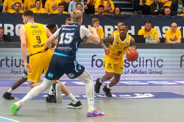 Charles Callison (Syntainics MBC, 23) startet einen Angriff GER, Syntainics MBC vs. CSO Voluntari, Basketball, European North Basketball League, Spiel um Platz 3, Saison 2025 2026, 23.04.2026 GER, Syntainics MBC vs. CSO Voluntari, Basketball, European North Basketball League, Spiel um Platz 3, Saison 2025 2026, 23.04.2026 Weissenfels Copyright: xEibner-Pressefoto PiaxSchindlerx EP_PSR