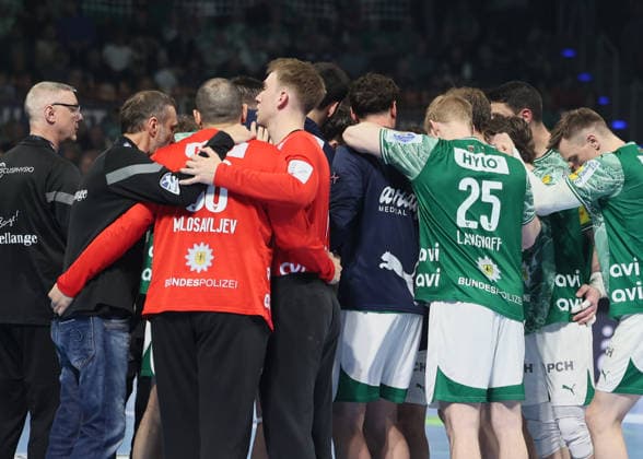 GER HBL Saison 2025 2026 FÜCHSE Berlin vs VfL Gummersbach, 23.04.26, Max-Schmeling-Halle, Berlin, Einschwören vor der 2. Halbzeit, Team FÜCHSE Berlin