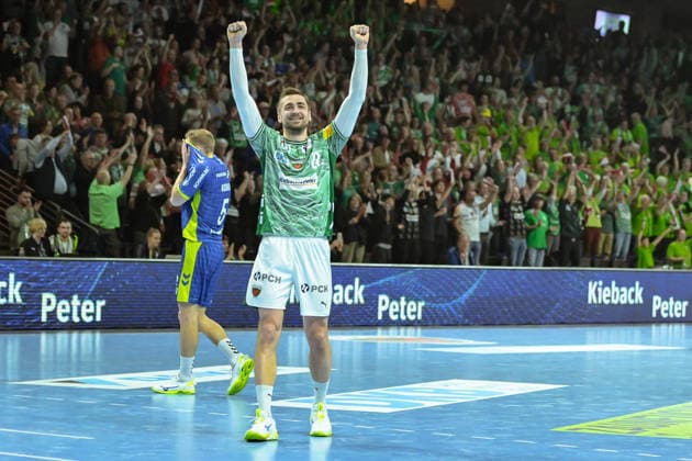 23.04.2026, xlakx, Handball Daikin HBL, Fuechse Berlin - VfL Gummersbach v.l. Nejc Cehte (Fuechse Berlin) Jubel ueber den Sieg, Jubel nach Spielende Berlin