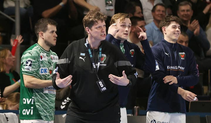 Trainer Nicolej Krickau feuert an Aktion Oberkörper Handball HBL Bundesliga Herren 29. Spieltag Saison 2025 2026 23.04.2026 Füchse Berlin vs VfL Gummersbach