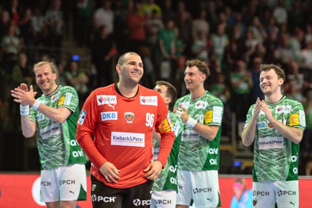 23.04.2026, xlakx, Handball Daikin HBL, Fuechse Berlin - VfL Gummersbach v.l. Dejan Milosavljev (Fuechse Berlin) Jubel ueber den Sieg, Jubel nach Spielende Berlin