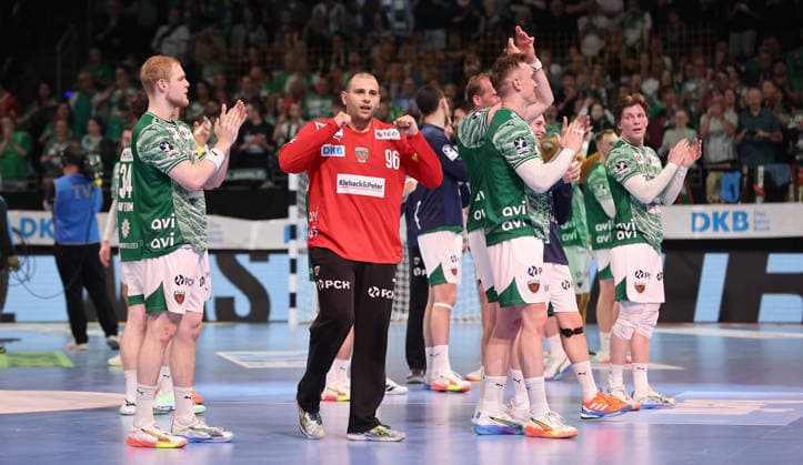 2.v.l. Torwart Dejan Milosavljev, Füchse Mannschaft jubelt nach Spielende Freude Emotion Jubel Handball HBL Bundesliga Herren 29. Spieltag Saison 2025 2026 23.04.2026 Füchse Berlin vs VfL Gummersbach