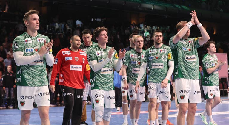 2.v.l. Torwart Dejan Milosavljev, Füchse Mannschaft jubelt nach Spielende Freude Emotion Jubel Handball HBL Bundesliga Herren 29. Spieltag Saison 2025 2026 23.04.2026 Füchse Berlin vs VfL Gummersbach