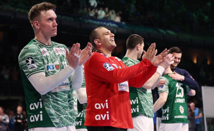 2.v.l. Torwart Dejan Milosavljev, Füchse Mannschaft jubelt nach Spielende Freude Emotion Jubel Handball HBL Bundesliga Herren 29. Spieltag Saison 2025 2026 23.04.2026 Füchse Berlin vs VfL Gummersbach