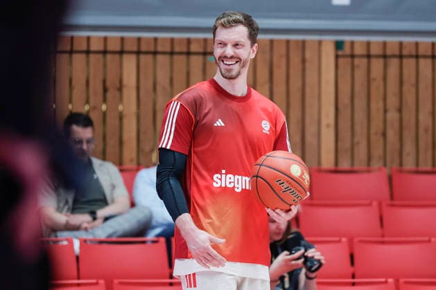 Im Bild: Andreas Obst (FC Bayern Muenchen Basketball, 13) 23.04.2026, Basketball, Fitness First Wuerzburg Baskets vs. FC Bayern Muenchen Basketball, easyCredit BBL, 26. Spieltag, Deutschland, 97072, tectake-Arena Wuerzburg, Copyright: HMBxMedia xJulienxBecker