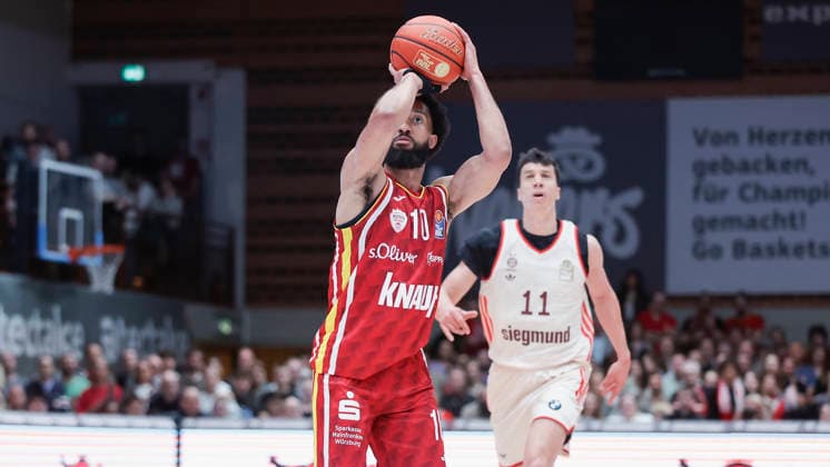 Im Bild: Davion Mintz (Wuerzburg Baskets, 10) mit dem Dreier. 23.04.2026, Basketball, Fitness First Wuerzburg Baskets vs. FC Bayern Muenchen Basketball, easyCredit BBL, 26. Spieltag, Deutschland, 97072, tectake-Arena Wuerzburg, Copyright: HMBxMedia xJulienxBecker