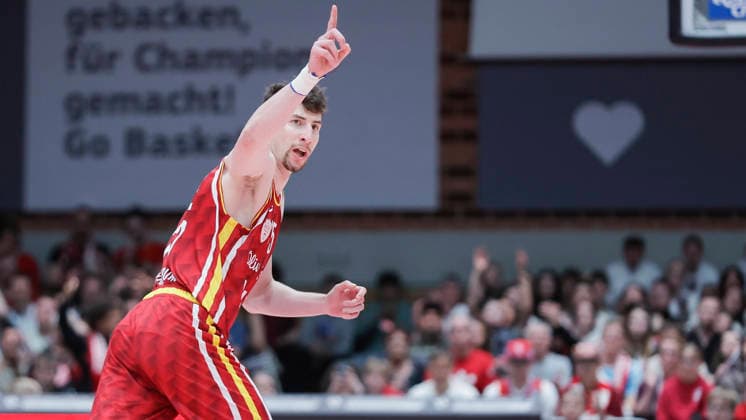 Im Bild: Jubel bei Alen Pjanic (Wuerzburg Baskets, 35) 23.04.2026, Basketball, Fitness First Wuerzburg Baskets vs. FC Bayern Muenchen Basketball, easyCredit BBL, 26. Spieltag, Deutschland, 97072, tectake-Arena Wuerzburg, Copyright: HMBxMedia xJulienxBecker