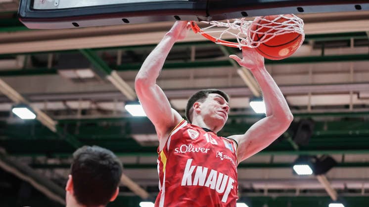 Im Bild: Christian Skladanowski (Wuerzburg Baskets, 19) mit dem Dunking 23.04.2026, Basketball, Fitness First Wuerzburg Baskets vs. FC Bayern Muenchen Basketball, easyCredit BBL, 26. Spieltag, Deutschland, 97072, tectake-Arena Wuerzburg, Copyright: HMBxMedia xJulienxBecker