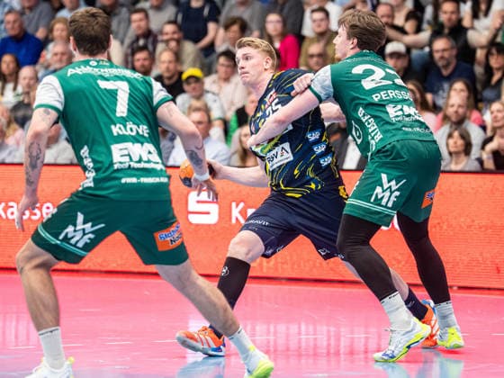 Haukur Thrastarson (Rhein-Neckar Loewen, 25) im Zweikampf mit Erik Persson (Frisch Auf Goeppingen, 22), Frisch Auf Goeppingen vs. Rhein-Neckar Loewen, Handball, 1. Bundesliga, Herren, Spielzeit 2025 2026, 23.04.2026, Frisch Auf Goeppingen vs. Rhein-Neckar Loewen, Handball, 1. Bundesliga, Herren, Spielzeit 2025 2026, 23.04.2026 Goeppingen Copyright: xEibner-Pressefoto MichaelxSchmidx EP_MST