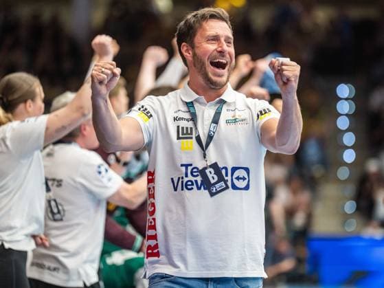 Ben Matschke, Cheftrainer (Frisch Auf Goeppingen) jubelt ausgelassen, Frisch Auf Goeppingen vs. Rhein-Neckar Loewen, Handball, 1. Bundesliga, Herren, Spielzeit 2025 2026, 23.04.2026, Frisch Auf Goeppingen vs. Rhein-Neckar Loewen, Handball, 1. Bundesliga, Herren, Spielzeit 2025 2026, 23.04.2026 Goeppingen Copyright: xEibner-Pressefoto MichaelxSchmidx EP_MST