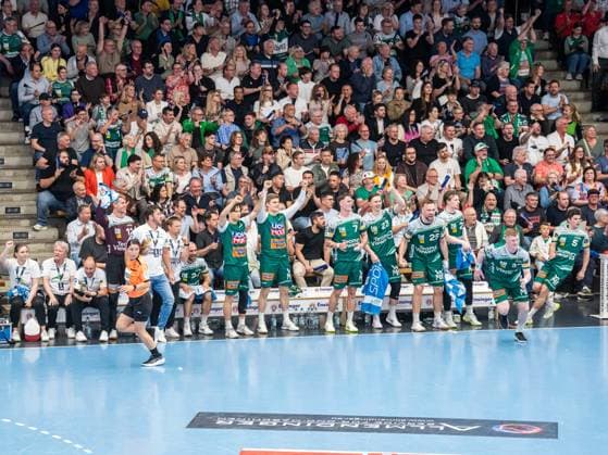Jubel auf der Bank von Frisch Auf Goeppingen, Frisch Auf Goeppingen vs. Rhein-Neckar Loewen, Handball, 1. Bundesliga, Herren, Spielzeit 2025 2026, 23.04.2026, Frisch Auf Goeppingen vs. Rhein-Neckar Loewen, Handball, 1. Bundesliga, Herren, Spielzeit 2025 2026, 23.04.2026 Goeppingen Copyright: xEibner-Pressefoto MichaelxSchmidx EP_MST