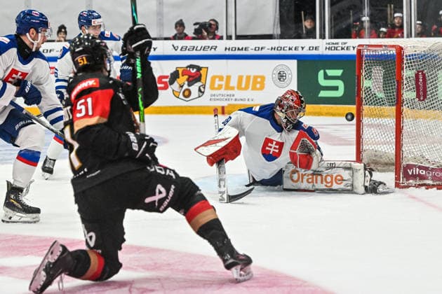 GER, FSP, Deutschland (GER) vs Slowakei (SVK) 23.04.2026, Energie Schwaben Arena, Kaufbeuren, GER, FSP, Deutschland (GER) vs Slowakei (SVK), im Bild Eugen Rabcan (SVK, 88) kann Schuss von Danjo Leonhardt (GER, 51) ablenken *** GER, FSP, Germany GER vs Slovakia SVK 23 04 2026, Energie Schwaben Arena, Kaufbeuren, GER, FSP, Germany GER vs Slovakia SVK , in picture Eugen Rabcan SVK, 88 can deflect shot from Danjo Leonhardt GER, 51 nordphotoxGmbHx xHafner nph00200