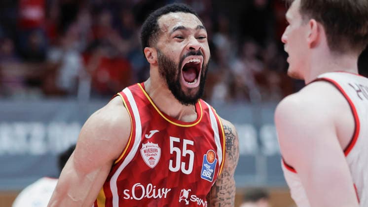 Im Bild: Jubel bei David Muenkat (Wuerzburg Baskets, 55) 23.04.2026, Basketball, Fitness First Wuerzburg Baskets vs. FC Bayern Muenchen Basketball, easyCredit BBL, 26. Spieltag, Deutschland, 97072, tectake-Arena Wuerzburg, Copyright: HMBxMedia xJulienxBecker