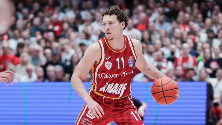 Im Bild: Brae Ivey (Wuerzburg Baskets, 11) am Ball 23.04.2026, Basketball, Fitness First Wuerzburg Baskets vs. FC Bayern Muenchen Basketball, easyCredit BBL, 26. Spieltag, Deutschland, 97072, tectake-Arena Wuerzburg, Copyright: HMBxMedia xJulienxBecker