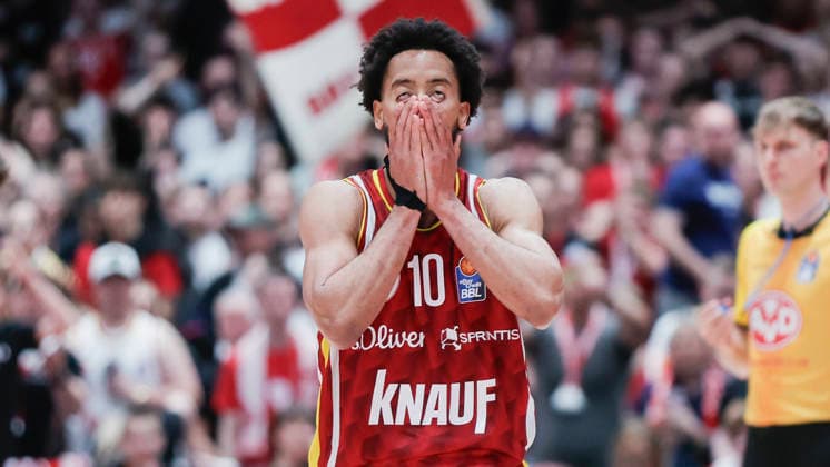Im Bild: Enttaeuschung nach einem Foulpfiff bei Davion Mintz (Wuerzburg Baskets, 10) 23.04.2026, Basketball, Fitness First Wuerzburg Baskets vs. FC Bayern Muenchen Basketball, easyCredit BBL, 26. Spieltag, Deutschland, 97072, tectake-Arena Wuerzburg, Copyright: HMBxMedia xJulienxBecker
