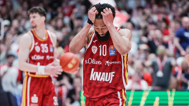 Im Bild: Enttaeuschung nach einem Foulpfiff bei Davion Mintz (Wuerzburg Baskets, 10) 23.04.2026, Basketball, Fitness First Wuerzburg Baskets vs. FC Bayern Muenchen Basketball, easyCredit BBL, 26. Spieltag, Deutschland, 97072, tectake-Arena Wuerzburg, Copyright: HMBxMedia xJulienxBecker