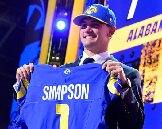 University of Alabama quarterback Ty Simpson holds his new jersey after being picked by the Los Angeles Rams in the first round of the 2026 NFL, American Football Herren, USA draft at the Draft Theater, outside Acrisure Stadium in Pittsburgh, Pennsylvania, on Thursday, April 23, 2026.  PIT20260423915 ARCHIExCARPENTER