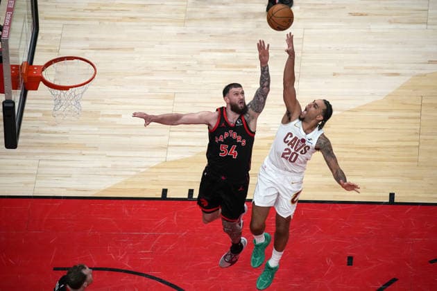 Cleveland Cavaliers vs Toronto Raptors TORONTO, CANADA - APRIL 23 : Jaylon Tyson (20) of Cleveland Cavaliers in action against Sandro Mamukelashvili (54) of Toronto Raptors during the Game Three of the Eastern Conference First Round NBA, Basketball Herren, USA Playoffs between Cleveland Cavaliers and Toronto Raptors at the Scotiabank Arena on April 23, 2026 in Toronto, Ontario, Canada. Mert Alper Dervis Anadolu Toronto Canada. Editorial use only. Please get in touch for any other usage.  Copyright: x2026xAnadoluxMertxAlperxDervisx