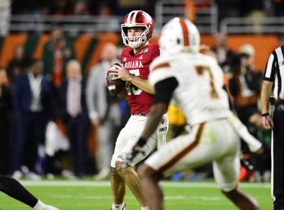 2026 NFL, American Football Herren, USA DRAFT PREVIEW: FILE PHOTOS APR 19 (FILE PHOTOS) former Indiana Hoosiers quarterback (15) Fernando Mendoza who is projected to be the top pick in the 2026 NFL Draft, here he is pictured on January 20, 2026 versus the Miami Hurricanes, in the 2026 National Championship, the NFL Draft will be held in Pittsburgh, Pennsylvania on April 23-25, 2026. (Mandatory Credit: Jose MarinMedia.org) (Absolute Complete photographer, and credits required) (FILE PHOTOS) former Indiana Hoosiers quarterback (15) Fernando Mendoza who is projected to be the top pick in the 2026 NFL Draft, here he is pictured on January 20, 2026 versus the Miami Hurricanes, in the 2026 National Championship, the NFL Draft will be held in Pittsburgh, Pennsylvania on April 23-25, 2026. (Mandatory Credit: Jose MarinMedia.org) (Absolute Complete photographer, and credits required) Pittsburgh Acrisure Stadium PA United States of America Copyright: xJosex xMarinMedia.orgx xIMAGOx