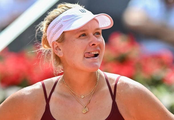 (260424) -- MADRID, April 24, 2026 -- Peyton Stearns competes during the women s singles round of 64 match between Aryna Sabalenka of Belarus and Peyton Stearns of the United States at the 2026 Madrid Open tennis tournament in Madrid, Spain, on April 23, 2026. ) (SP)SPAIN-MADRID-TENNIS-MADRID OPEN-WOMEN S SINGLES ChengxMin 