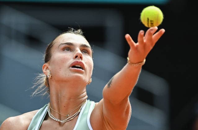(260424) -- MADRID, April 24, 2026 -- Aryna Sabalenka serves during the women s singles round of 64 match between Aryna Sabalenka of Belarus and Peyton Stearns of the United States at the 2026 Madrid Open tennis tournament in Madrid, Spain, on April 23, 2026. ) (SP)SPAIN-MADRID-TENNIS-MADRID OPEN-WOMEN S SINGLES ChengxMin 