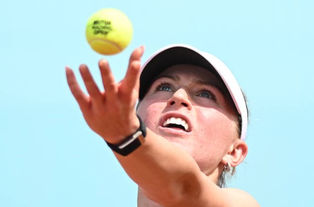 (260423) -- MADRID, April 23, 2026 -- Laura Samson serves during the women s singles round of 64 match between Wang Xinyu of China and Laura Samson of the Czech Republic at the 2026 ATP, Tennis Herren Tour Madrid Open tennis tournament in Madrid, Spain, on April 23, 2026. ) (SP)SPAIN-MADRID-TENNIS-MADRID OPEN-WOMEN S SINGLES ChengxMin 