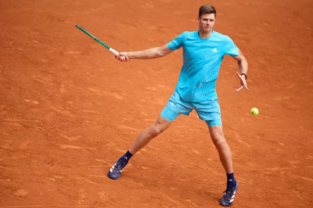 Mutua Madrid Open - Day Five Hubert Hurkacz of Poland plays a forehand against Lorenzo Musetti of Italy during the MenÕs Singles match on day five of the Mutua Madrid Open at Caja Magica on April 24, 2026, in Madrid, Spain. Madrid Caja Magica Madrid Spain RL_MMO2K26_000940 Copyright: xRicardoxLarreinax