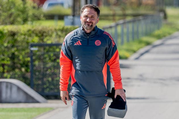 Jose Barcala (Chef-Trainer, FC Bayern Muenchen Frauen) laechelnd GER, FC Bayern Muenchen Frauen, Fussball, UEFA Womens Champions League, Abschlusstraining vor Halbfinale gegen FC Barcelona, Barca Saison 2025 2026, 24.04.2026 (DFL DFB REGULATIONS PROHIBIT ANY USE OF PHOTOGRAPHS as IMAGE SEQUENCES and or QUASI-VIDEO). GER, FC Bayern Muenchen Frauen, Fussball, UEFA Womens Champions League, Abschlusstraining vor Halbfinale gegen FC Barcelona, Saison 2025 2026, 24.04.2026 Muenchen Copyright: xEibner-Pressefoto FranzxFeinerx EP_HFR