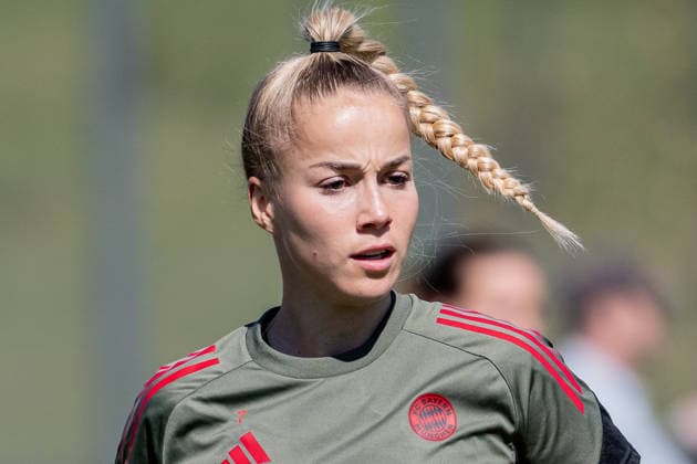 Giulia Gwinn (FC Bayern Muenchen Frauen, 07) Portrait Portraet GER, FC Bayern Muenchen Frauen, Fussball, UEFA Womens Champions League, Abschlusstraining vor Halbfinale gegen FC Barcelona, Barca Saison 2025 2026, 24.04.2026 (DFL DFB REGULATIONS PROHIBIT ANY USE OF PHOTOGRAPHS as IMAGE SEQUENCES and or QUASI-VIDEO). GER, FC Bayern Muenchen Frauen, Fussball, UEFA Womens Champions League, Abschlusstraining vor Halbfinale gegen FC Barcelona, Saison 2025 2026, 24.04.2026 Muenchen Copyright: xEibner-Pressefoto FranzxFeinerx EP_HFR