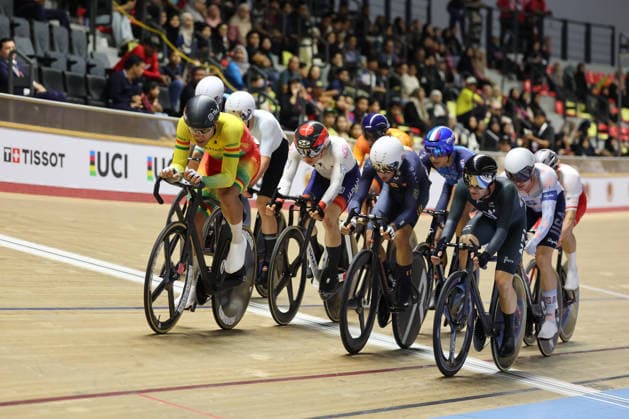 UCI Track World Cup: Nilai Picture by Alex Whitehead SWpix.com - 24 04 2026 - Cycling - UCI Track World Cup: Nilai - Velodrom Nasional Malaysia, Nilai, Malaysia - Men™s Elimination Race - Final - Red Walters (Grenada), Alvaro Navas Marchal (Spain), Keegan Hornblow (New Zealand) Nilai Velodrom Nasional Malaysia Malaysia Copyright: x xSWpix.comx(t axPhotographyxHubxLtd)xAlexxWhitehead SWpix.comx SWP-3030-13041