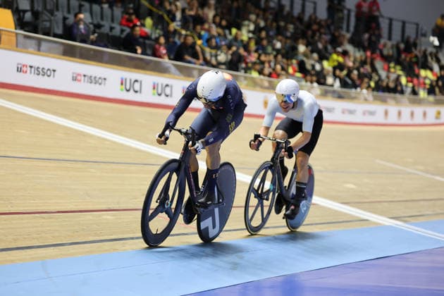 UCI Track World Cup: Nilai Picture by Alex Whitehead SWpix.com - 24 04 2026 - Cycling - UCI Track World Cup: Nilai - Velodrom Nasional Malaysia, Nilai, Malaysia - Men™s Elimination Race - Final - Alvaro Navas Marchal (Spain), Ilya Savekin (AIN) Nilai Velodrom Nasional Malaysia Malaysia Copyright: x xSWpix.comx(t axPhotographyxHubxLtd)xAlexxWhitehead SWpix.comx SWP-3030-13044
