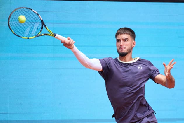 Mutua Madrid Open - Day Five Dino Prizmic of Croatia plays a forehand against Ben Shelton of United States during the MenÕs Singles match on day five of the Mutua Madrid Open at Caja Magica on April 24, 2026, in Madrid, Spain. Madrid Caja Magica Madrid Spain RL_MMO2K26_001014 Copyright: xRicardoxLarreinax