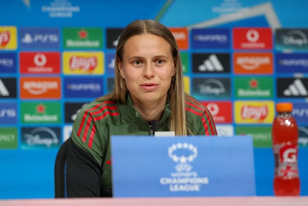 Klara Buehl (FC Bayern Muenchen, 17) bei der Pressekonferenz, GER, Internationale Pressekonferenz, FC Bayern Muenchen, Fussball, UEFA Womens Champions League, Halbfinale, Hinspiel, Saison 2025 2026, 24.04.2026, GER, Internationale Pressekonferenz, FC Bayern Muenchen, Fussball, UEFA Womens Champions League, Halbfinale, Hinspiel, Saison 2025 2026, 24.04.2026 Muenchen Copyright: xEibner-Pressefoto JennixMaulx EP_JML