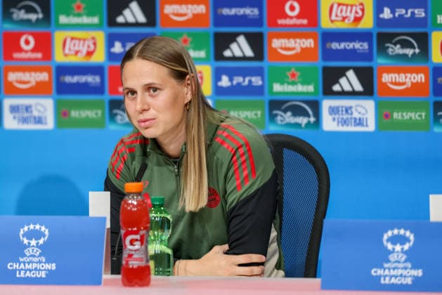 Klara Buehl (FC Bayern Muenchen, 17) bei der Pressekonferenz, GER, Internationale Pressekonferenz, FC Bayern Muenchen, Fussball, UEFA Womens Champions League, Halbfinale, Hinspiel, Saison 2025 2026, 24.04.2026, GER, Internationale Pressekonferenz, FC Bayern Muenchen, Fussball, UEFA Womens Champions League, Halbfinale, Hinspiel, Saison 2025 2026, 24.04.2026 Muenchen Copyright: xEibner-Pressefoto JennixMaulx EP_JML