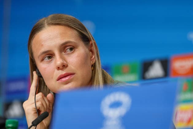 Klara Buehl (FC Bayern Muenchen, 17) bei der Pressekonferenz, GER, Internationale Pressekonferenz, FC Bayern Muenchen, Fussball, UEFA Womens Champions League, Halbfinale, Hinspiel, Saison 2025 2026, 24.04.2026, GER, Internationale Pressekonferenz, FC Bayern Muenchen, Fussball, UEFA Womens Champions League, Halbfinale, Hinspiel, Saison 2025 2026, 24.04.2026 Muenchen Copyright: xEibner-Pressefoto JennixMaulx EP_JML