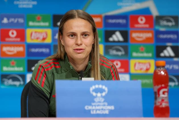 Klara Buehl (FC Bayern Muenchen, 17) bei der Pressekonferenz, GER, Internationale Pressekonferenz, FC Bayern Muenchen, Fussball, UEFA Womens Champions League, Halbfinale, Hinspiel, Saison 2025 2026, 24.04.2026, GER, Internationale Pressekonferenz, FC Bayern Muenchen, Fussball, UEFA Womens Champions League, Halbfinale, Hinspiel, Saison 2025 2026, 24.04.2026 Muenchen Copyright: xEibner-Pressefoto JennixMaulx EP_JML