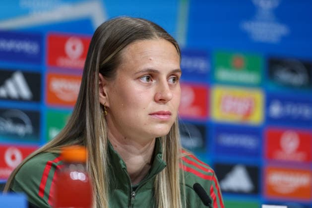 Klara Buehl (FC Bayern Muenchen, 17) bei der Pressekonferenz, GER, Internationale Pressekonferenz, FC Bayern Muenchen, Fussball, UEFA Womens Champions League, Halbfinale, Hinspiel, Saison 2025 2026, 24.04.2026, GER, Internationale Pressekonferenz, FC Bayern Muenchen, Fussball, UEFA Womens Champions League, Halbfinale, Hinspiel, Saison 2025 2026, 24.04.2026 Muenchen Copyright: xEibner-Pressefoto JennixMaulx EP_JML