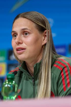 Klara Buehl (FC Bayern Muenchen, 17) bei der Pressekonferenz, GER, Internationale Pressekonferenz, FC Bayern Muenchen, Fussball, UEFA Womens Champions League, Halbfinale, Hinspiel, Saison 2025 2026, 24.04.2026, GER, Internationale Pressekonferenz, FC Bayern Muenchen, Fussball, UEFA Womens Champions League, Halbfinale, Hinspiel, Saison 2025 2026, 24.04.2026 Muenchen Copyright: xEibner-Pressefoto JennixMaulx EP_JML