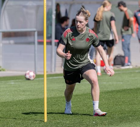 Alara Sehitler (FC Bayern Muenchen Frauen, 14) GER, FC Bayern Muenchen Frauen, Fussball, UEFA Womens Champions League, Abschlusstraining vor Halbfinale gegen FC Barcelona, Barca Saison 2025 2026, 24.04.2026 (DFL DFB REGULATIONS PROHIBIT ANY USE OF PHOTOGRAPHS as IMAGE SEQUENCES and or QUASI-VIDEO). GER, FC Bayern Muenchen Frauen, Fussball, UEFA Womens Champions League, Abschlusstraining vor Halbfinale gegen FC Barcelona, Saison 2025 2026, 24.04.2026 Muenchen Copyright: xEibner-Pressefoto FranzxFeinerx EP_HFR