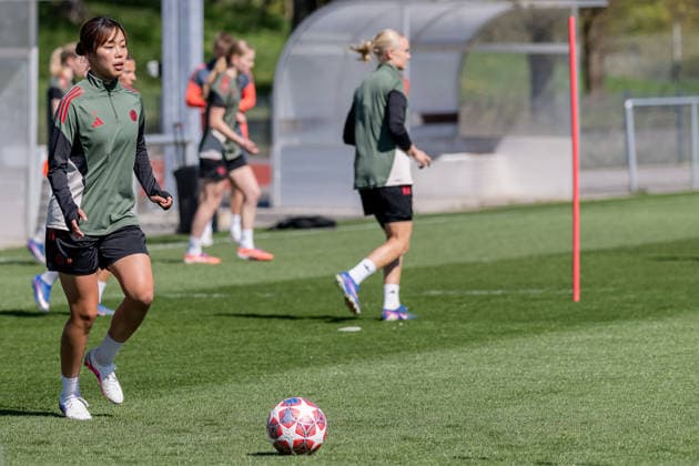 Momoko Tanikawa (FC Bayern Muenchen Frauen, 18) GER, FC Bayern Muenchen Frauen, Fussball, UEFA Womens Champions League, Abschlusstraining vor Halbfinale gegen FC Barcelona, Barca Saison 2025 2026, 24.04.2026 (DFL DFB REGULATIONS PROHIBIT ANY USE OF PHOTOGRAPHS as IMAGE SEQUENCES and or QUASI-VIDEO). GER, FC Bayern Muenchen Frauen, Fussball, UEFA Womens Champions League, Abschlusstraining vor Halbfinale gegen FC Barcelona, Saison 2025 2026, 24.04.2026 Muenchen Copyright: xEibner-Pressefoto FranzxFeinerx EP_HFR