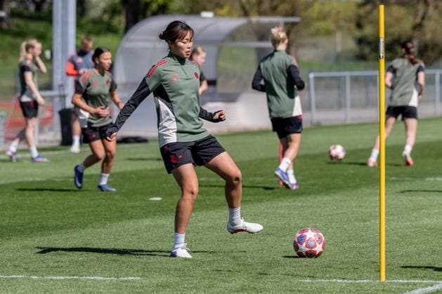 Momoko Tanikawa (FC Bayern Muenchen Frauen, 18) GER, FC Bayern Muenchen Frauen, Fussball, UEFA Womens Champions League, Abschlusstraining vor Halbfinale gegen FC Barcelona, Barca Saison 2025 2026, 24.04.2026 (DFL DFB REGULATIONS PROHIBIT ANY USE OF PHOTOGRAPHS as IMAGE SEQUENCES and or QUASI-VIDEO). GER, FC Bayern Muenchen Frauen, Fussball, UEFA Womens Champions League, Abschlusstraining vor Halbfinale gegen FC Barcelona, Saison 2025 2026, 24.04.2026 Muenchen Copyright: xEibner-Pressefoto FranzxFeinerx EP_HFR