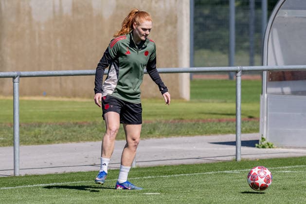 Stine Ballisager Pedersen (FC Bayern Muenchen Frauen, 03) GER, FC Bayern Muenchen Frauen, Fussball, UEFA Womens Champions League, Abschlusstraining vor Halbfinale gegen FC Barcelona, Barca Saison 2025 2026, 24.04.2026 (DFL DFB REGULATIONS PROHIBIT ANY USE OF PHOTOGRAPHS as IMAGE SEQUENCES and or QUASI-VIDEO). GER, FC Bayern Muenchen Frauen, Fussball, UEFA Womens Champions League, Abschlusstraining vor Halbfinale gegen FC Barcelona, Saison 2025 2026, 24.04.2026 Muenchen Copyright: xEibner-Pressefoto FranzxFeinerx EP_HFR