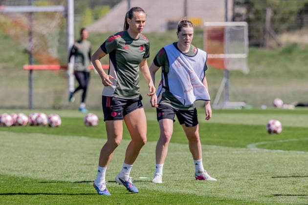 Klara Buehl (FC Bayern Muenchen Frauen, 17) GER, FC Bayern Muenchen Frauen, Fussball, UEFA Womens Champions League, Abschlusstraining vor Halbfinale gegen FC Barcelona, Barca Saison 2025 2026, 24.04.2026 (DFL DFB REGULATIONS PROHIBIT ANY USE OF PHOTOGRAPHS as IMAGE SEQUENCES and or QUASI-VIDEO). GER, FC Bayern Muenchen Frauen, Fussball, UEFA Womens Champions League, Abschlusstraining vor Halbfinale gegen FC Barcelona, Saison 2025 2026, 24.04.2026 Muenchen Copyright: xEibner-Pressefoto FranzxFeinerx EP_HFR