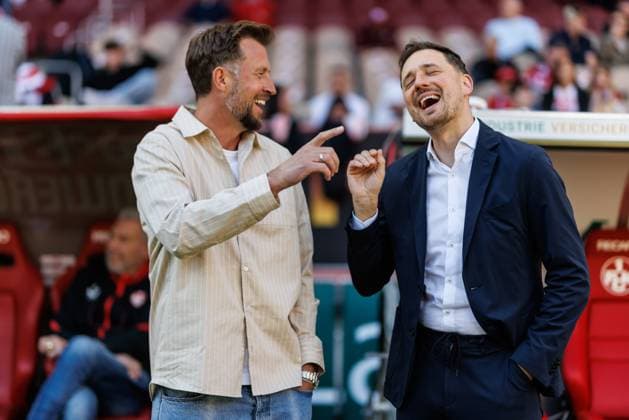 Lars Kornetka (Trainer Eintracht Braunschweig) und Marcel Klos (Sportdirektor 1.FC Kaiserslautern), 1. FC Kaiserslautern vs Eintracht Braunschweig, Fussball, 2. Bundesliga, 31. Spieltag, Saison 2025 2026, 24.04.2026 1. FC Kaiserslautern vs Eintracht Braunschweig, Fussball, 2. Bundesliga, 31. Spieltag, Saison 2025 2026, 24.04.2026