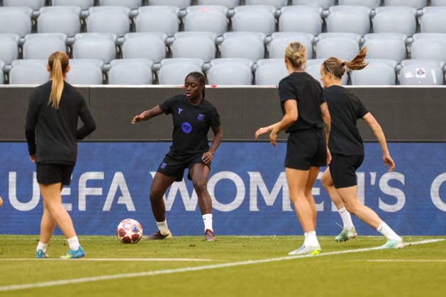 Aicha FC Barcelona, Barca 23) mit Ball, GER, Offizielles Abschlusstraining, FC Barcelona, Fussball, UEFA Womens Champions League, Halbfinale, Hinspiel, Saison 2025 2026, 24.04.2026, GER, Offizielles Abschlusstraining, FC Barcelona, Fussball, UEFA Womens Champions League, Halbfinale, Hinspiel, Saison 2025 2026, 24.04.2026 Muenchen Copyright: xEibner-Pressefoto JennixMaulx EP_JML